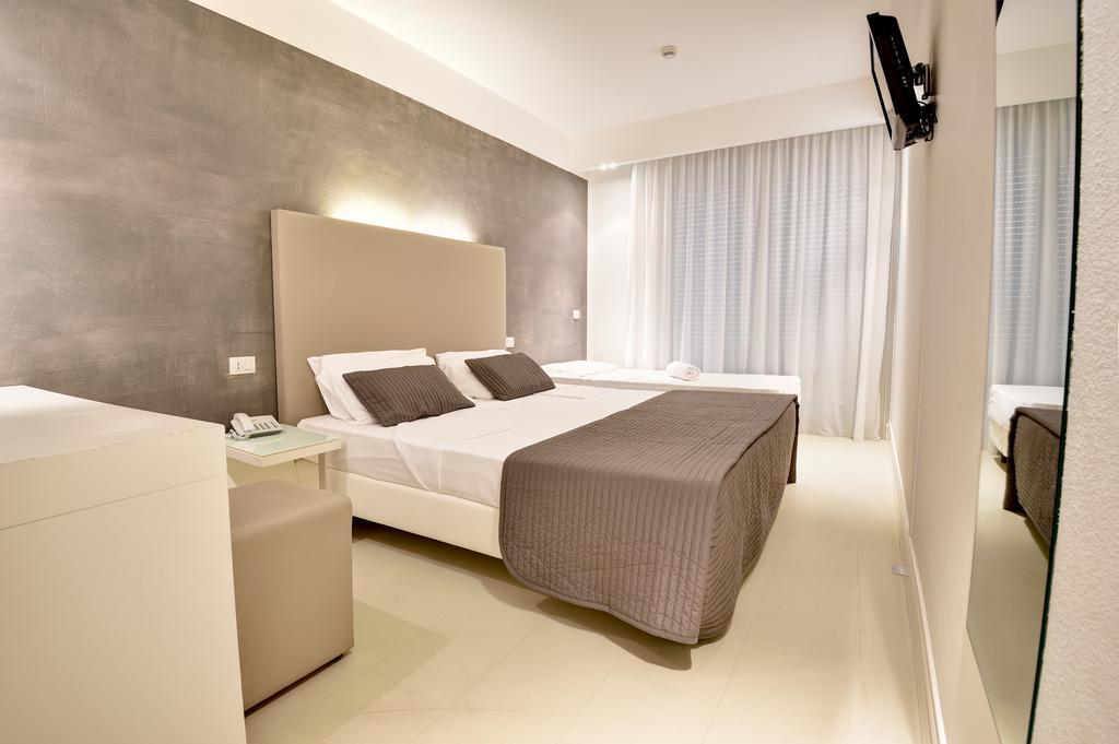 Double Room with Partial Sea View,823446563:JPEG